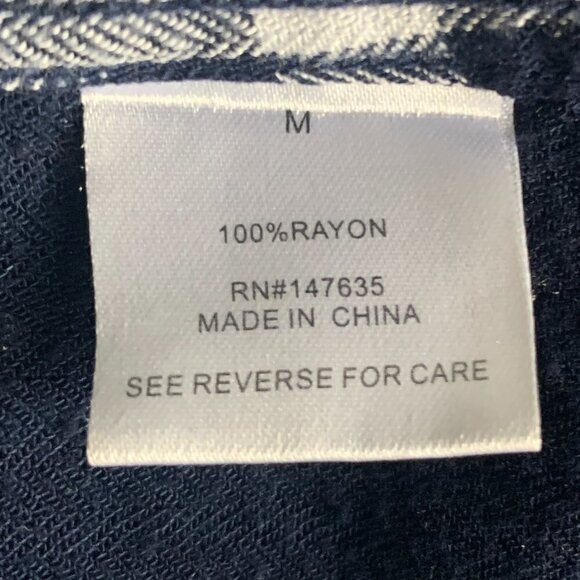 Romeo + Juliet Plaid Flannel Button Front Top Sz M Navy Blue & White 106i - Picture 8 of 9